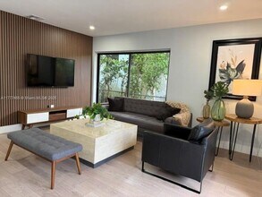 3793 SW 28th St in Miami, FL - Building Photo - Building Photo