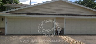 1012 3rd Ave E in Shakopee, MN - Building Photo