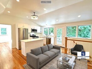 32 Salisbury Rd in Newton, MA - Building Photo - Building Photo