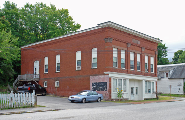 113 Main St in Epping, NH - Foto de edificio - Building Photo