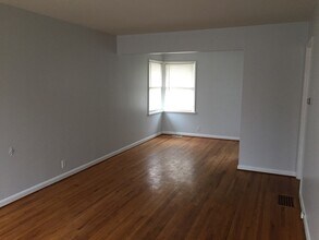 2406 Southeast 52nd Avenue in Portland, OR - Building Photo - Building Photo