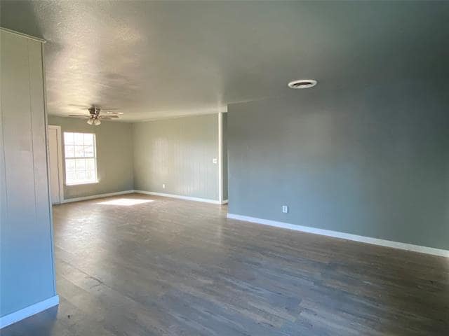 908 Circle Dr in Bowie, TX - Building Photo - Building Photo