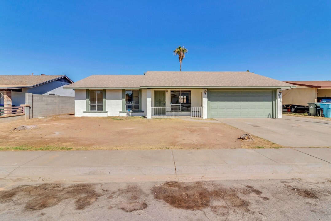 8824 W Turney Ave in Phoenix, AZ - Foto de edificio