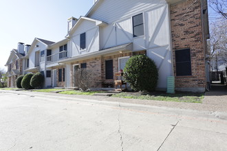 Texas Star Townhomes in Plano, TX - Foto de edificio - Building Photo