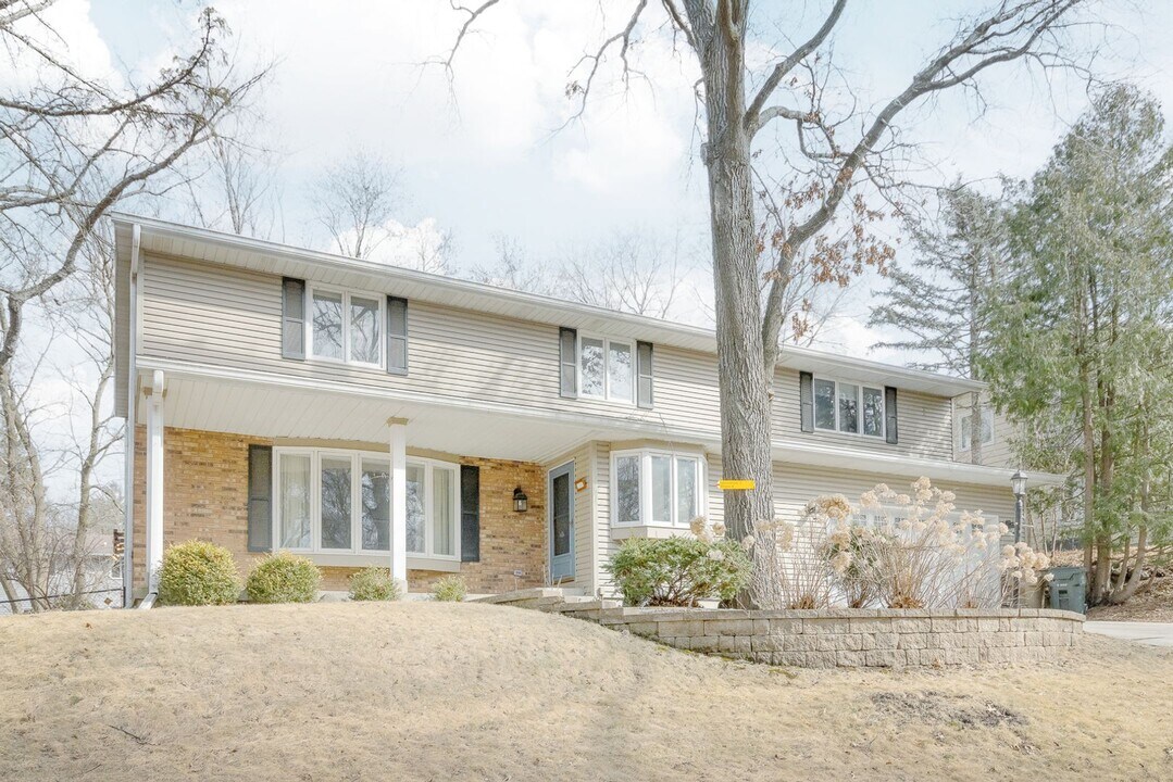 313 Walnut Grove Dr in Madison, WI - Building Photo