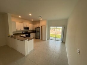 32091 Powderpuff Mimosa Dr in San Antonio, FL - Building Photo - Building Photo