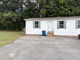 111 Volunteer Dr in Martin, TN - Building Photo