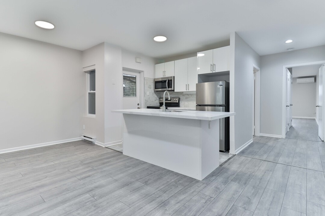 2-104 Beverley St in Toronto, ON - Building Photo