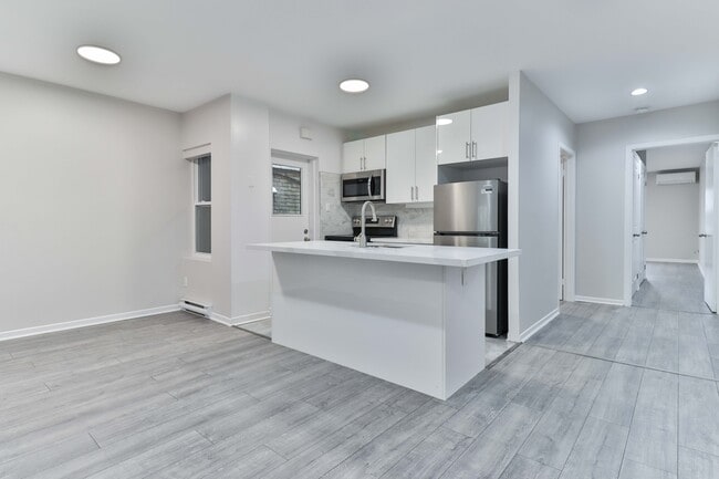 property at 2-104 Beverley St