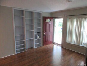 4059 Chenlot St in Waterford Township, MI - Building Photo - Building Photo