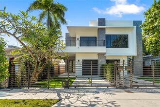3026 Aviation Ave in Miami, FL - Building Photo - Building Photo