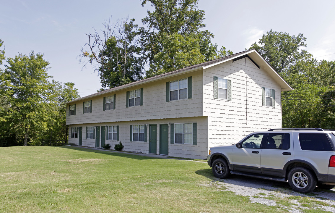 304 New Riverside Dr in Sevierville, TN - Building Photo