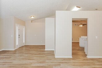 2065 E Gloria Dr in Deltona, FL - Building Photo - Building Photo