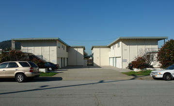 1336 Adobe Dr in Pacifica, CA - Foto de edificio - Building Photo