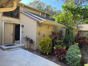 5218 SE Schooner Oaks Way in Stuart, FL - Building Photo - Building Photo