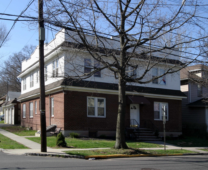 120-122 W Colfax Ave in Roselle Park, NJ - Building Photo