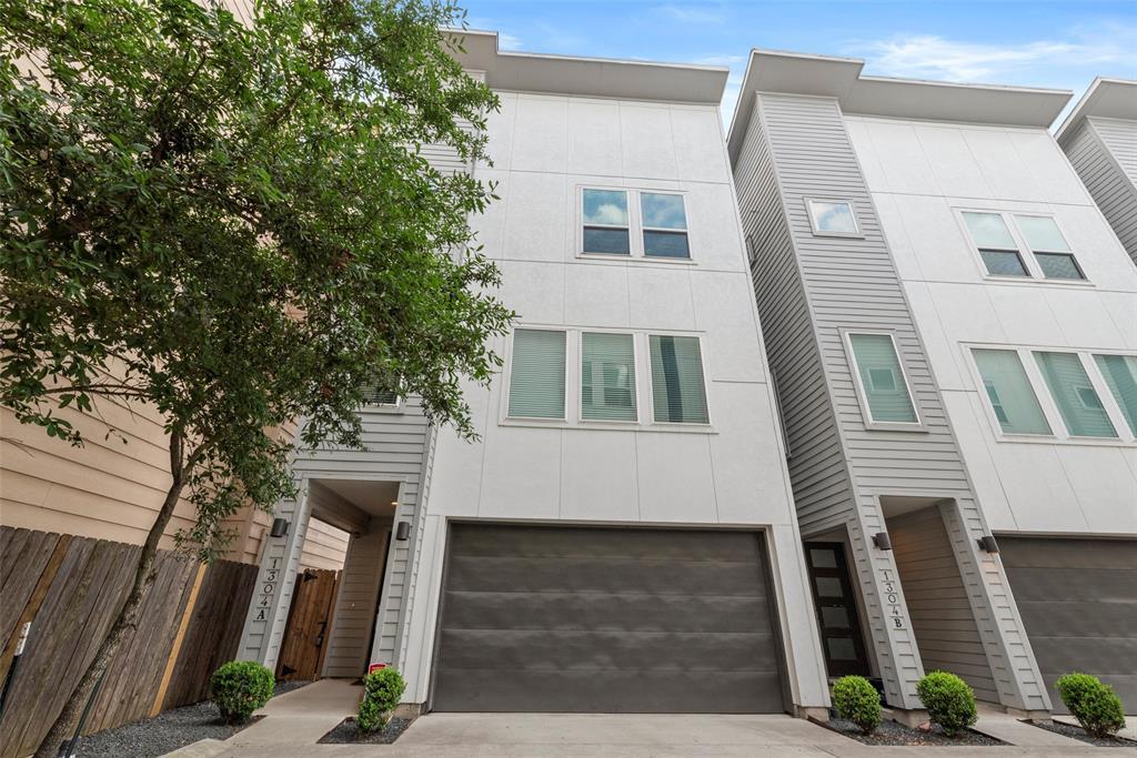1304 Hussion St in Houston, TX - Building Photo