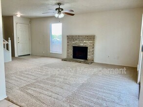 12120 Thompkins Dr in Austin, TX - Building Photo - Building Photo