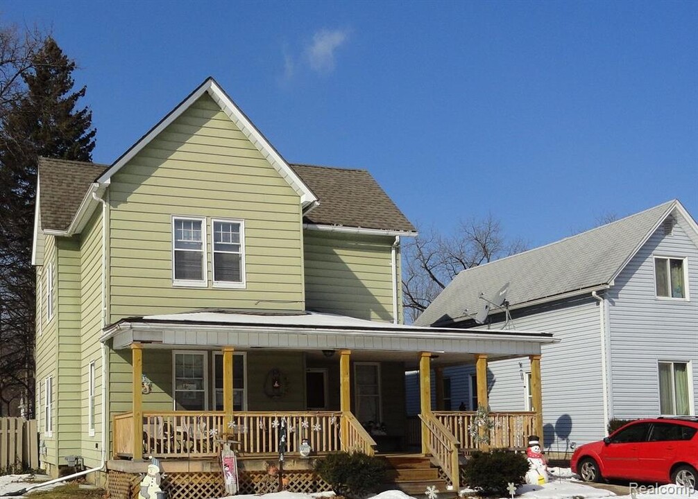 28 Moross St in Mount Clemens, MI - Building Photo