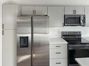 8 Old Starnes Cove Rd in Asheville, NC - Building Photo - Building Photo