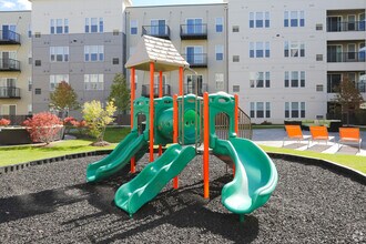 18w070 Royce Blvd in Oakbrook Terrace, IL - Building Photo - Building Photo