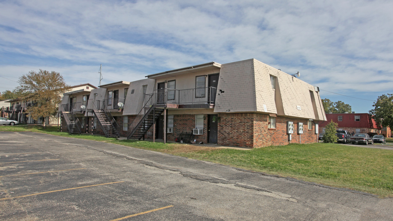 2520 Charlotte St in Denton, TX - Building Photo