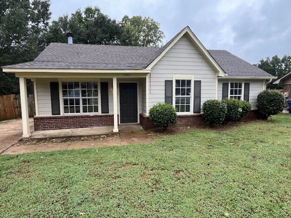 7443 Suncrest Cove in Horn Lake, MS - Building Photo