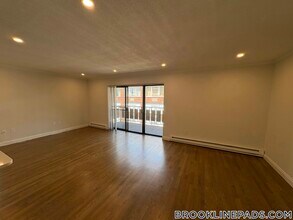 320 Hammond Pond Pkwy in Newton, MA - Building Photo - Building Photo