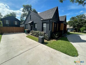 1307 N Main St in Temple, TX - Building Photo - Building Photo