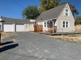 1744 Laurel St in Klamath Falls, OR - Building Photo