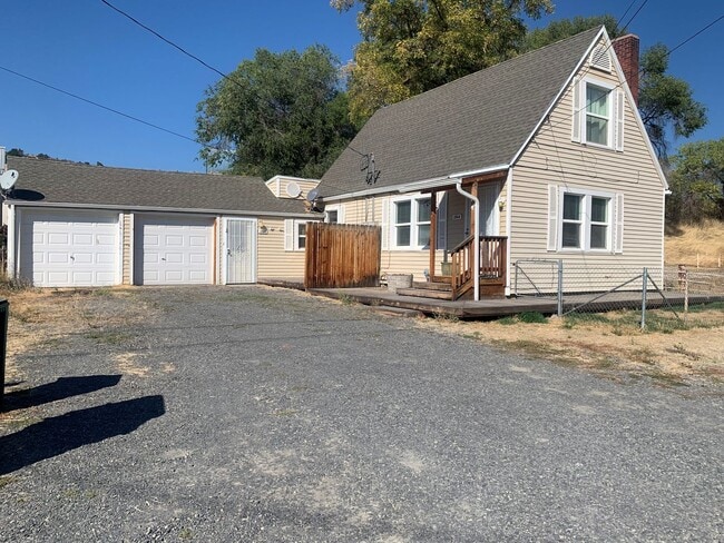 property at 1744 Laurel St