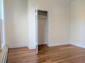 21 Thorndike St, Unit 2 in Somerville, MA - Foto de edificio - Building Photo