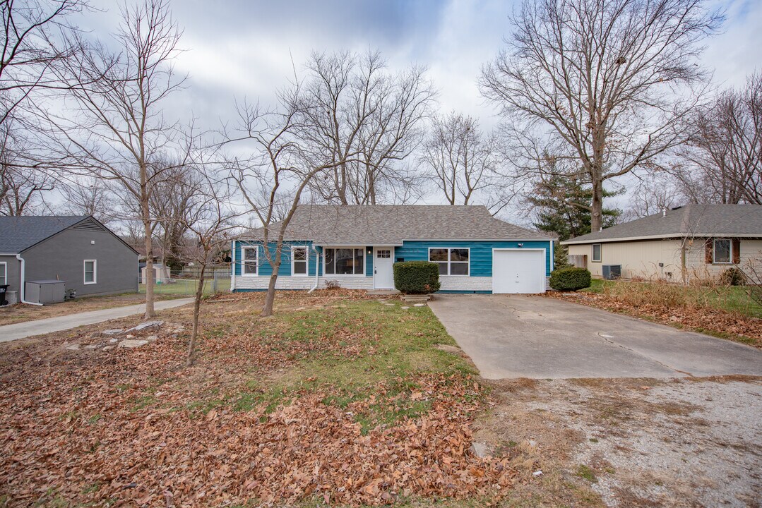 6738 Sterling Ave in Raytown, MO - Building Photo