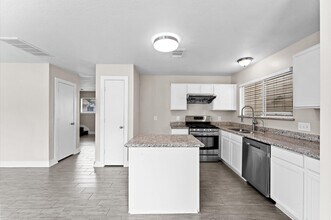 7419 Ravenswood in Missouri City, TX - Building Photo - Building Photo
