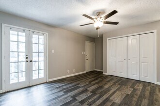 Shady Oaks in Austin, TX - Building Photo - Building Photo