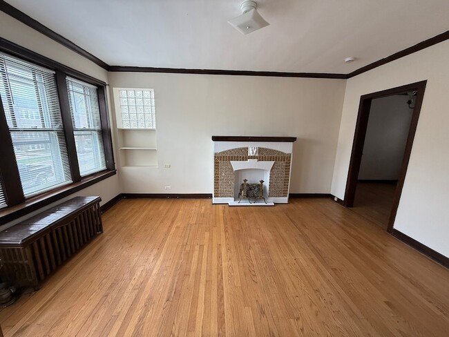 1943 Wesley Ave, Unit 201 in Berwyn, IL - Building Photo - Building Photo