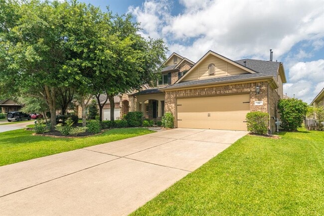 property at 19 Nagshead Pl