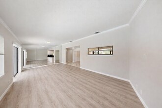 609 White Water Dr in West Palm Beach, FL - Building Photo - Building Photo