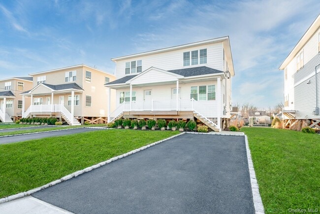 2812 Ocean Ave in Seaford, NY - Building Photo - Building Photo