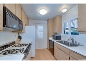 10311 Azuaga St, Unit 45 in San Diego, CA - Building Photo - Building Photo