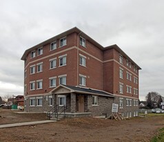 1915 N Simcoe St Apartments