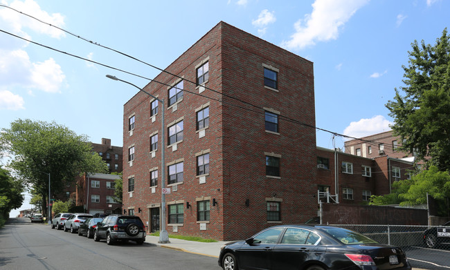 16805 Depot Rd in Flushing, NY - Building Photo - Building Photo