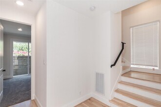 3821 N Braeswood Blvd in Houston, TX - Foto de edificio - Building Photo