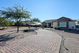 6327 E Dixileta Dr in Cave Creek, AZ - Building Photo - Building Photo