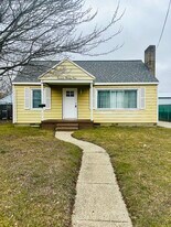 741 Banghart St in Lansing, MI - Building Photo