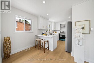 335 Gells Rd in Richmond Hill, ON - Building Photo - Building Photo