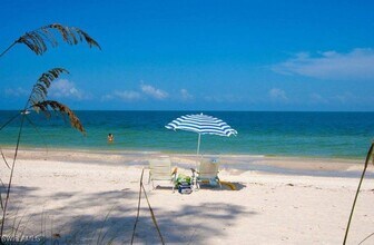 213 Bay Meadows Dr in Naples, FL - Building Photo - Building Photo