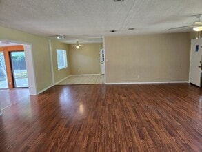 2201 NW 36th Dr in Gainesville, FL - Building Photo - Building Photo