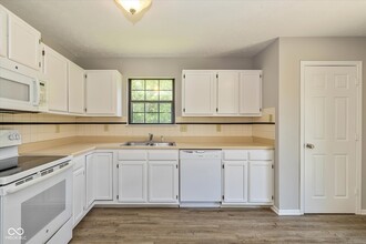 7313 Shanna Cir in Indianapolis, IN - Building Photo - Building Photo