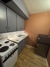 1890 W 25th Ave, Unit 1 in Eugene, OR - Building Photo - Building Photo